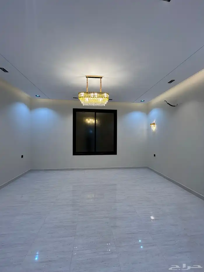 للبيع شقق علوية وأرضية مساحة واسعة مكتملة الخدمات حي الطلح 7