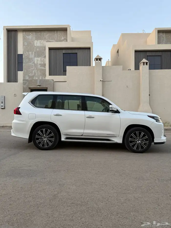 تم البيع تم البيع لكزس LX 2016 عداد 128 شرط 12