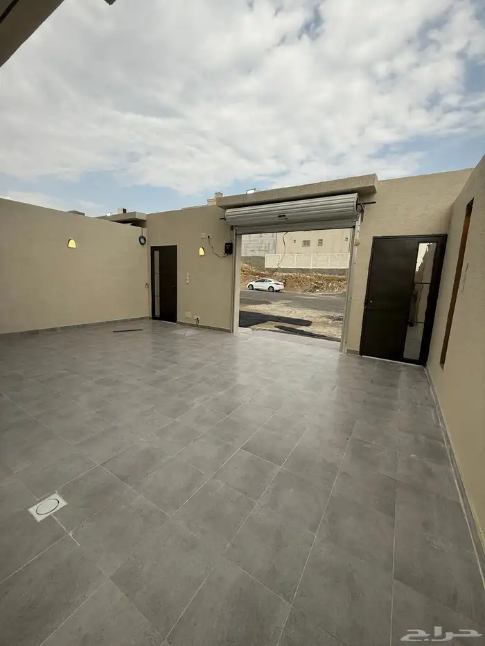 للبيع دور أرضي بحوش وسيع حي الزهور المحاله ابها 600الف 4