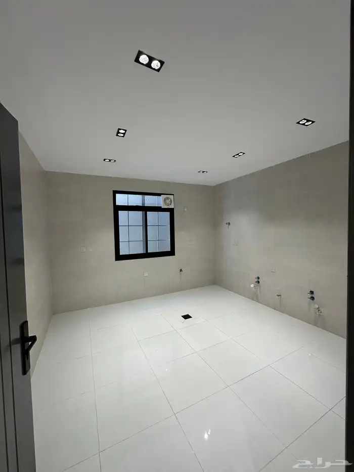 للبيع شقق فاخرة موقع متميز حي المعارض مساحة واسعة VIP 7