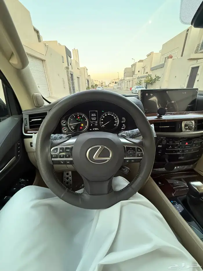 تم البيع تم البيع لكزس LX 2016 عداد 128 شرط 36