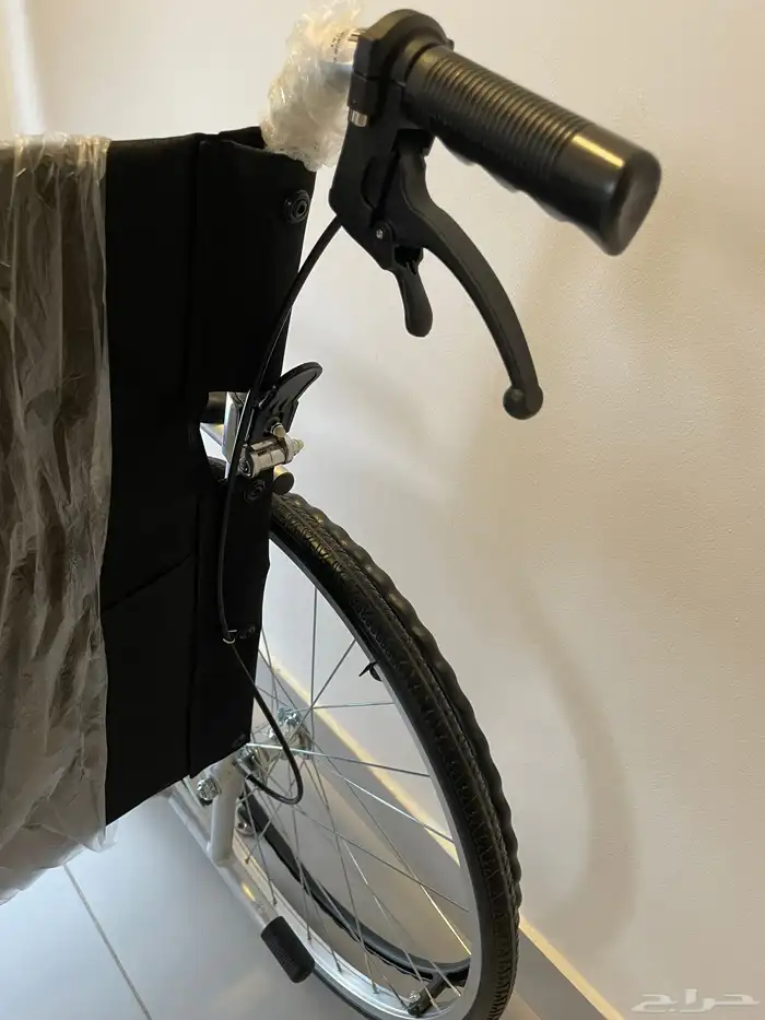 كرسي متحرك لذوي الهمم 1