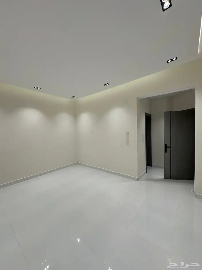 للبيع شقق فاخرة موقع متميز حي المعارض مساحة واسعة VIP 21