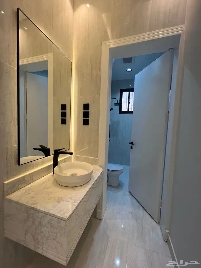 للبيع ادوار علوية وارضية مساحات كبيرة حي الراقي خميس مشيط 18