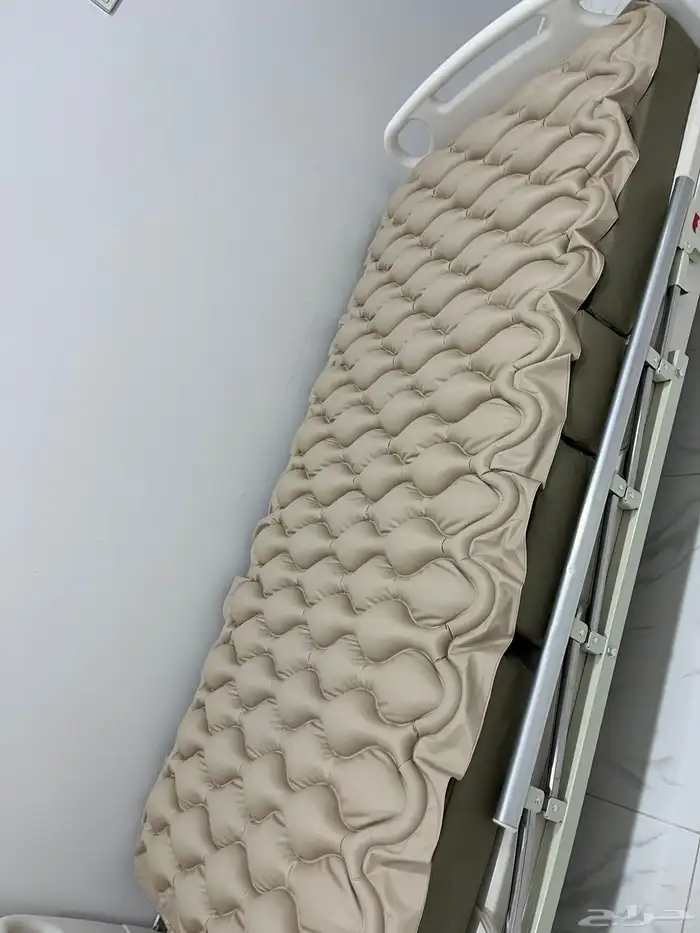 في بيشه سرير طبي للبيع 95 سم. مع مرتبه ومرتبه هوائيه 0