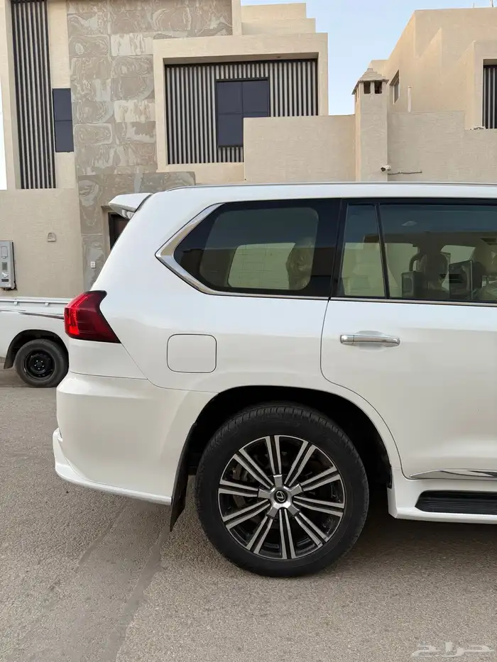 تم البيع تم البيع لكزس LX 2016 عداد 128 شرط 20