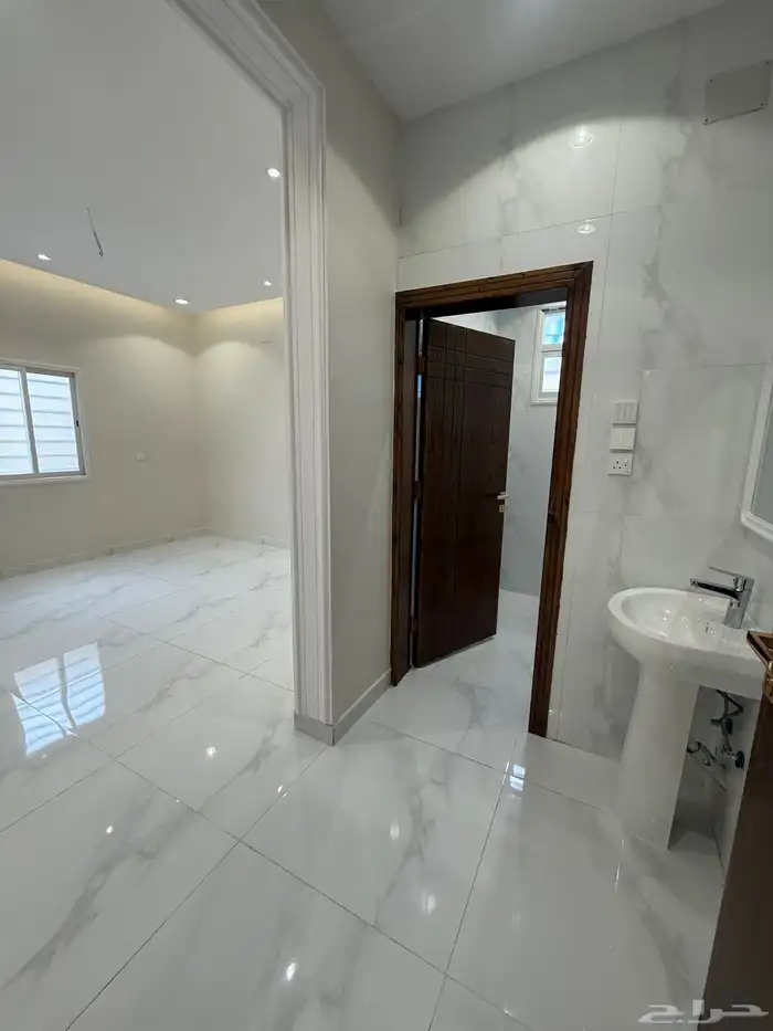 للبيع دور أرضي بحوش وسيع حي الزهور المحاله ابها 600الف 15