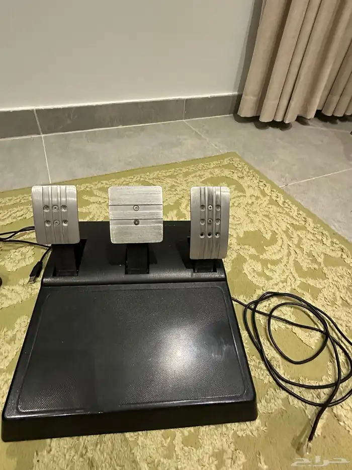 للبيع دركسون Thrustmaster T248 مع دعاسات T3PA- شبه جديد 4