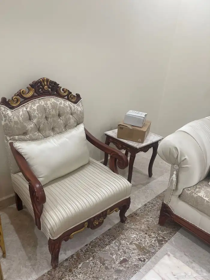 كنب صالة خشب مع طاولات خدمة 3