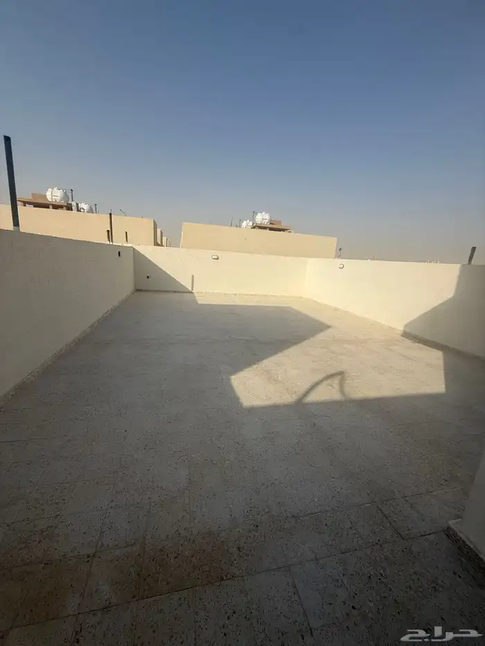 للبيع فلل مودرن مساحة 300 درج داخلي وادوار كبيره بالخليج جد 14