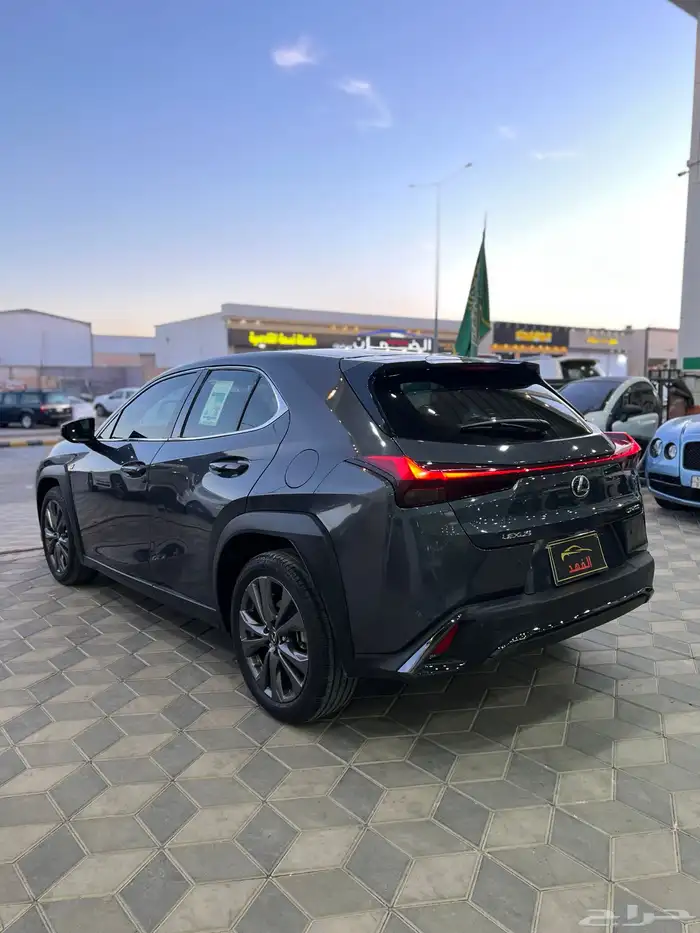 لكزس - 2023 - UX200 - فل كامل - اف سبورت 5