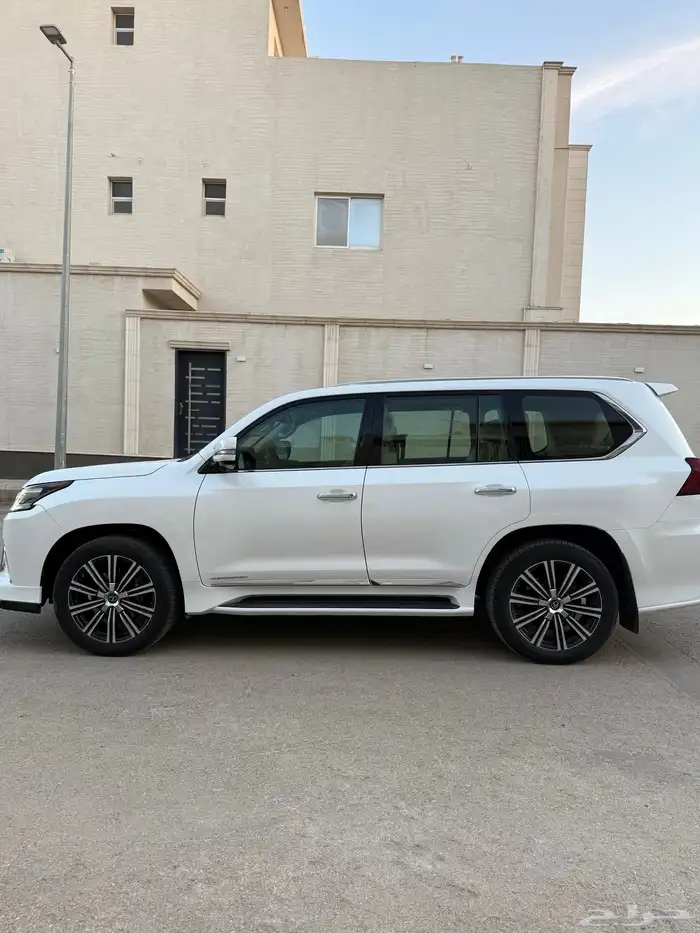 تم البيع تم البيع لكزس LX 2016 عداد 128 شرط 2