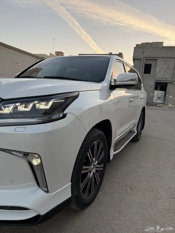 تم البيع تم البيع لكزس LX 2016 عداد 128 شرط 9