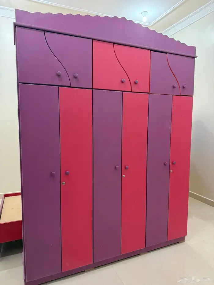 للبيع غرفه نوم نفر واحد . دولاب .سرير . تسريحه. كمدينه 1