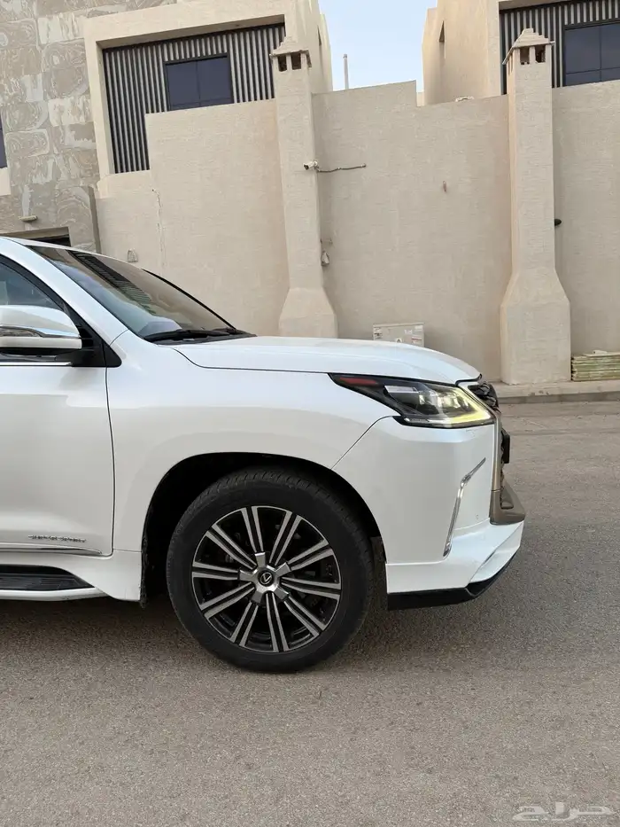 تم البيع تم البيع لكزس LX 2016 عداد 128 شرط 19