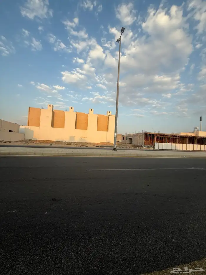 للبيع ارض تجارية في مخطط النبلاء م500 شارع 30م 17