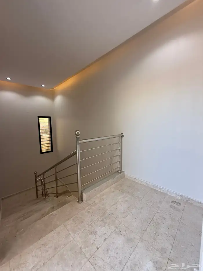 للبيع روف علوي بملحق تشطيب VIP في حي الورود شمال الراقي 27