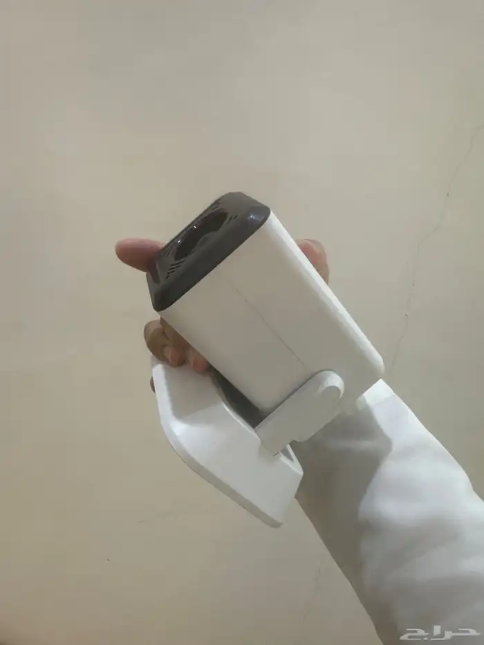 بروجكتر شبه جديد بطارية وكهرب 0