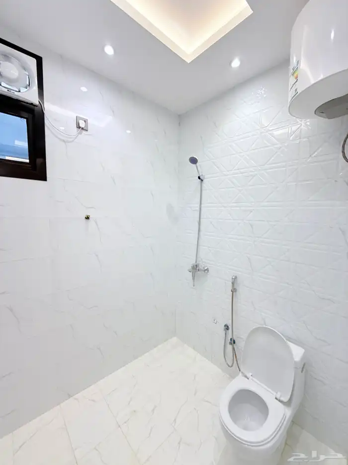 للبيع روف علوي بملحق تشطيبVipبسعر620الف مخطط الثمانين 19