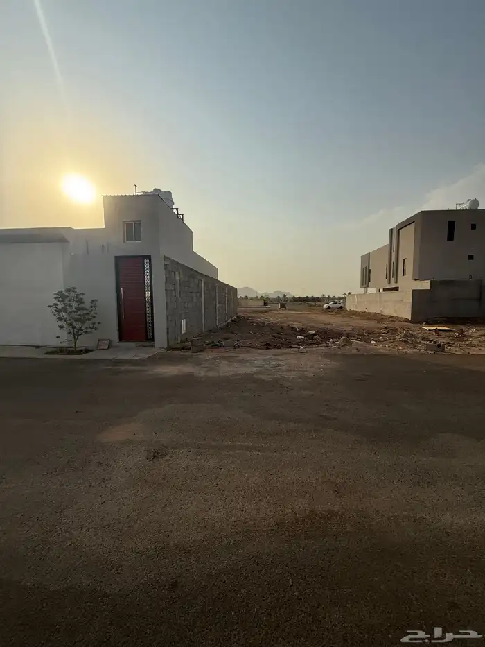 للبيع ارض في حي الزهرة (ج) م 230 شارع 14م غربي 18