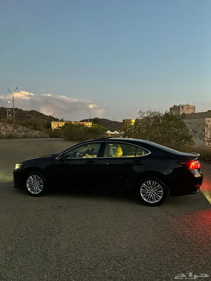 LEXUS ES 2017 لكزس اسود 4