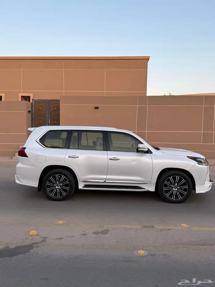 جيب لكزس 2020 AD وكاله مخزن عبدالطيف جميل 30