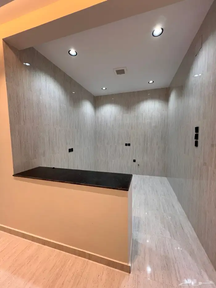 للبيع فيلا روف دور ثاني مع ملحق حى الراقى خميس مشيط 31