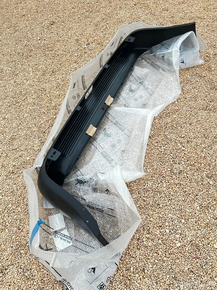 صدام خلفي فكسار 2006 اصلي وكاله جديد 7