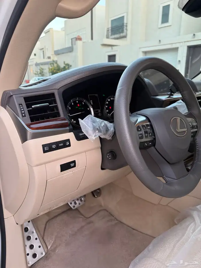 تم البيع تم البيع لكزس LX 2016 عداد 128 شرط 32