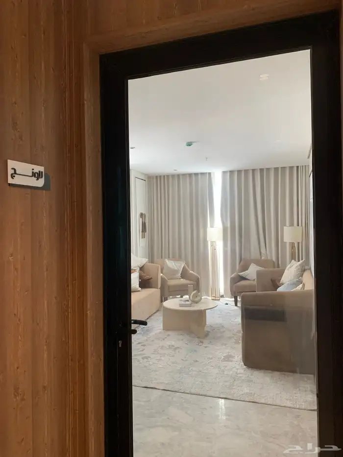 للبيع شقة فاخرة في حي البحر 5