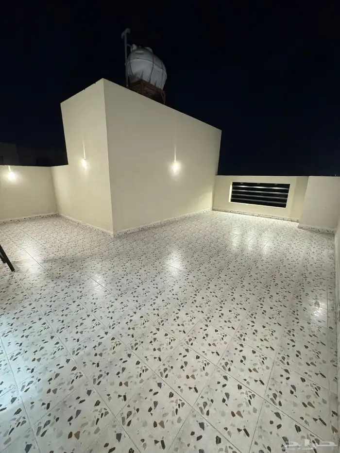 للبيع بجوار كوبري مطار أبها شقق تمليك علوي درج داخلي للسطح 17