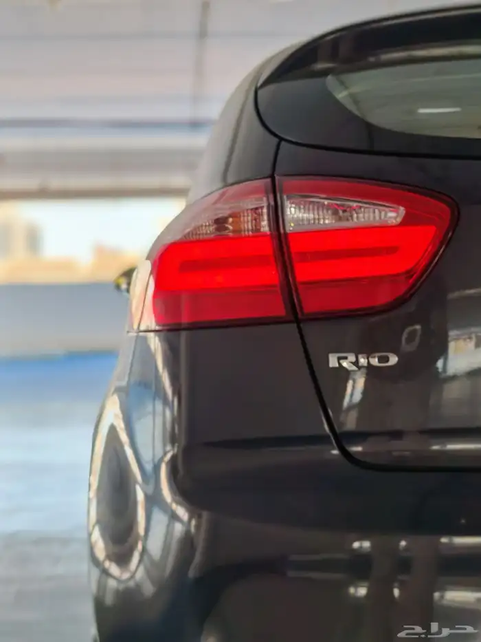 ريو هاتشباك نص فل مخزن 15