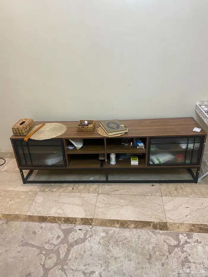 للبيع مجلس نضيف وطاولة تلفزيون عالسوم 1