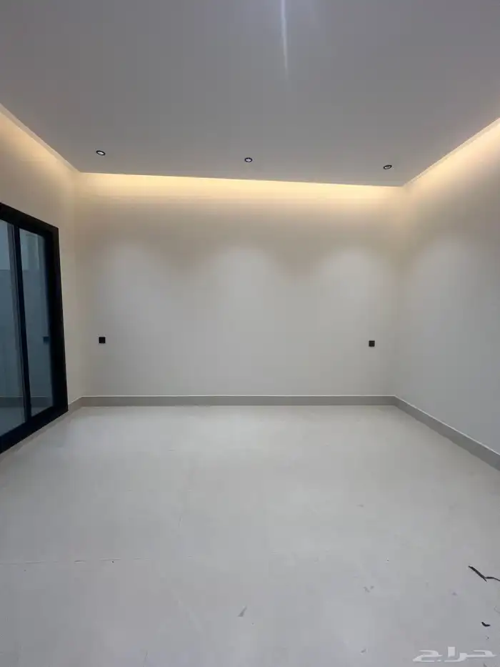 للبيع ادوار علوية مع ملحق و سطح خاص مخطط الحسام 20