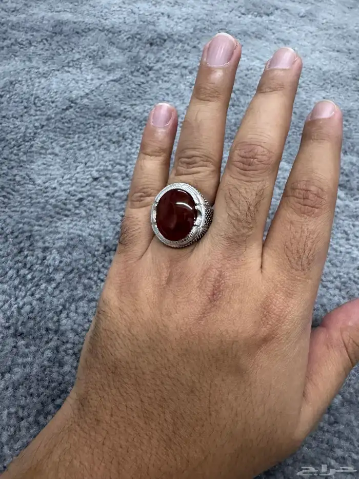 خاتم عقيق يماني احمر مزعفر 9