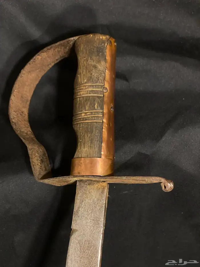 سيف حبشي طرق يدوي قديم عليه نقوش وختوم 2