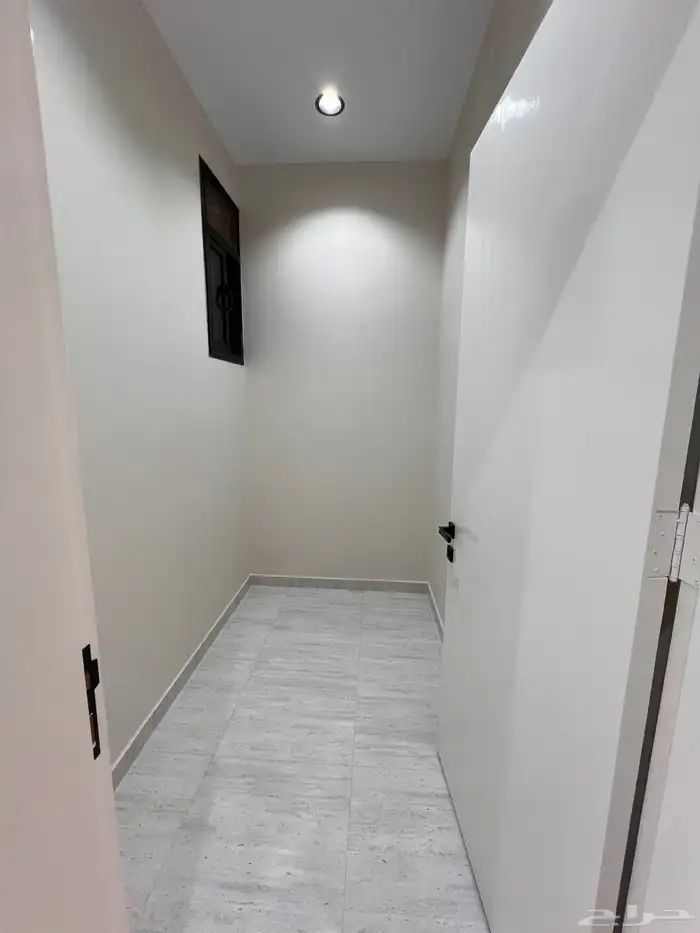 للبيع فيلا روف دور ثاني مع ملحق حى الراقى خميس مشيط 38