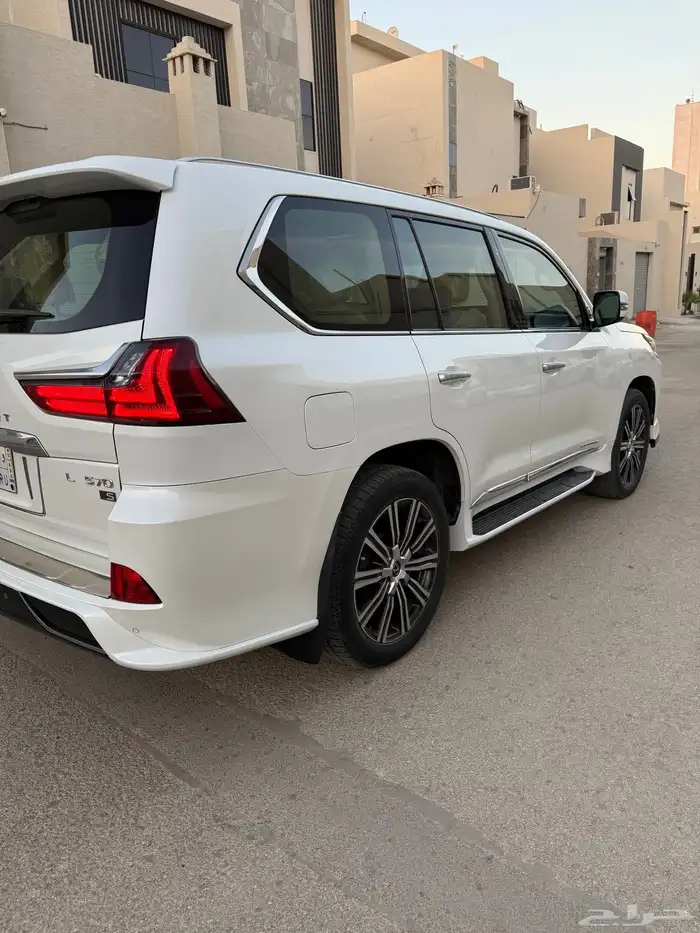 تم البيع تم البيع لكزس LX 2016 عداد 128 شرط 16