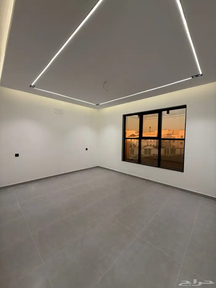 للبيع شقه علويه بسطح خاص بالراقي ع برحه مسجد وشارع وسيع 12