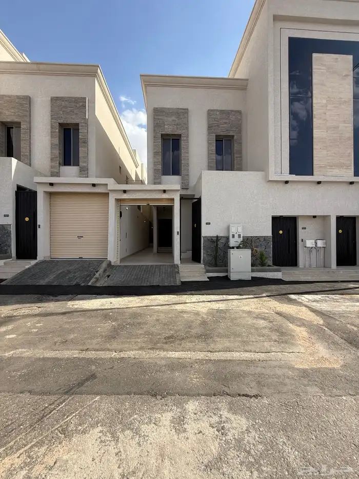 للبيع شقه ارضيه ببايكة سيارة ف حي المصيف مقابل نادي ضمك 1