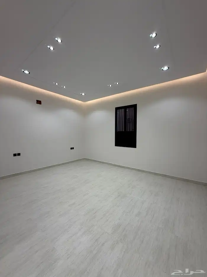 للبيع روف علويه بملحق تشطيب فندقي ف احد رفيده 18