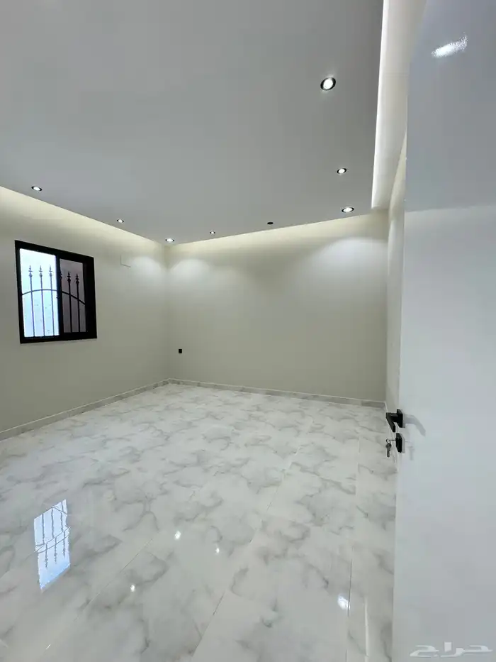 للبيع فلة مع مشب تصميم حديث موقع مميز 10