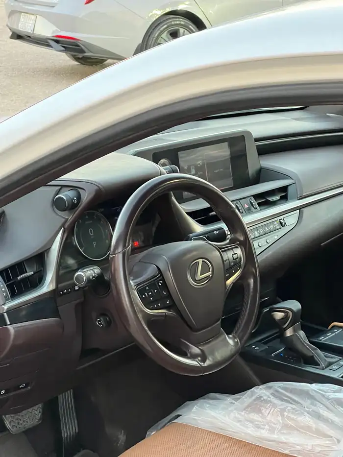 لكزس 300h ستاندر مطور 2021 15