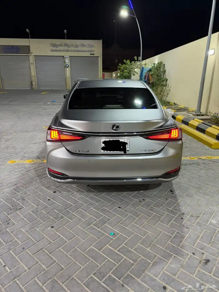 لكزس 2019 ES تيتانيوم نظيف 2