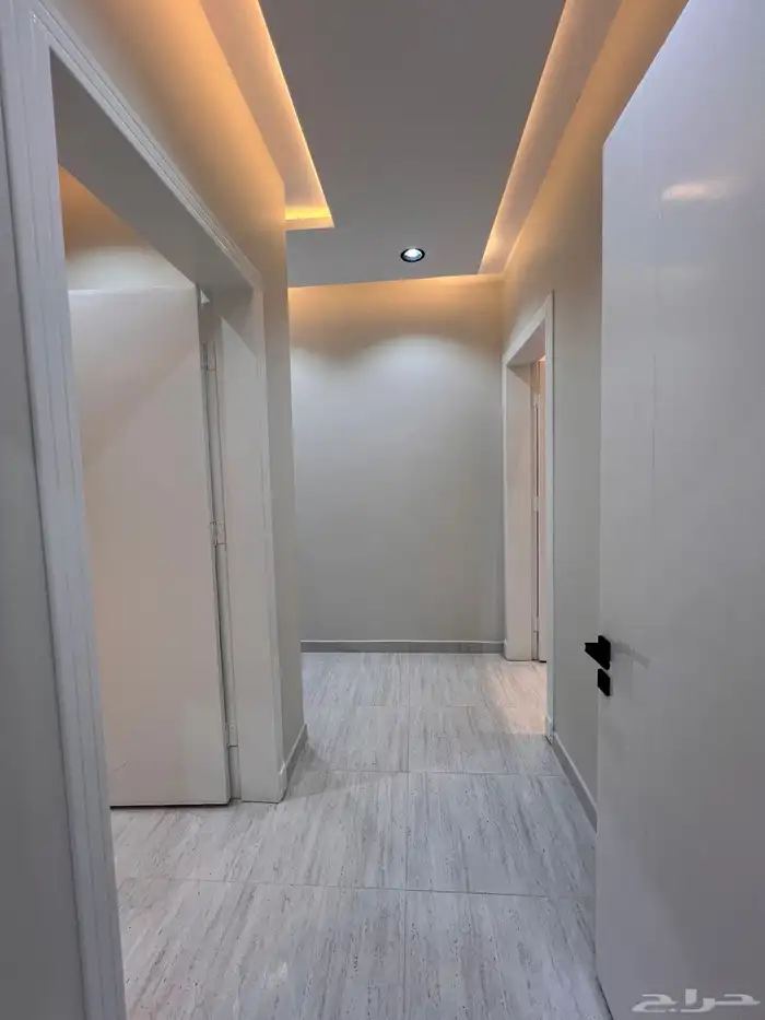 للبيع فيلا روف دور ثاني مع ملحق حى الراقى خميس مشيط 20