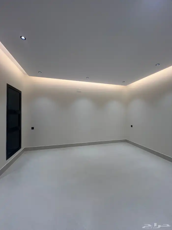 للبيع ادوار علوية مع ملحق و سطح خاص مخطط الحسام 8