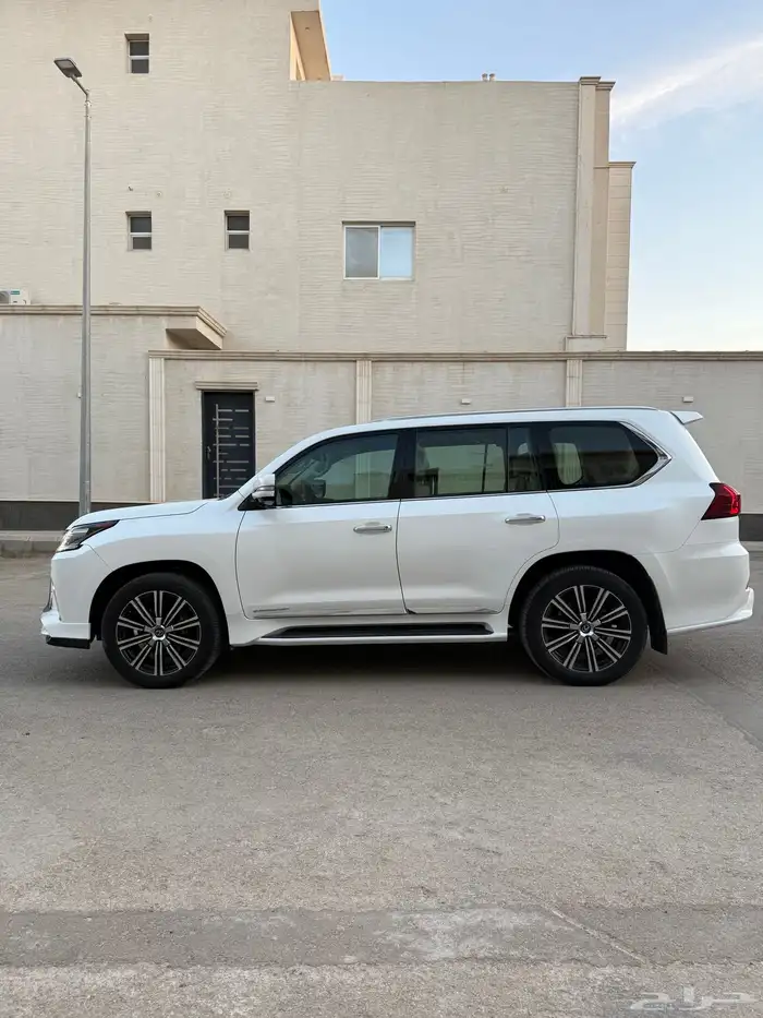 تم البيع تم البيع لكزس LX 2016 عداد 128 شرط 0