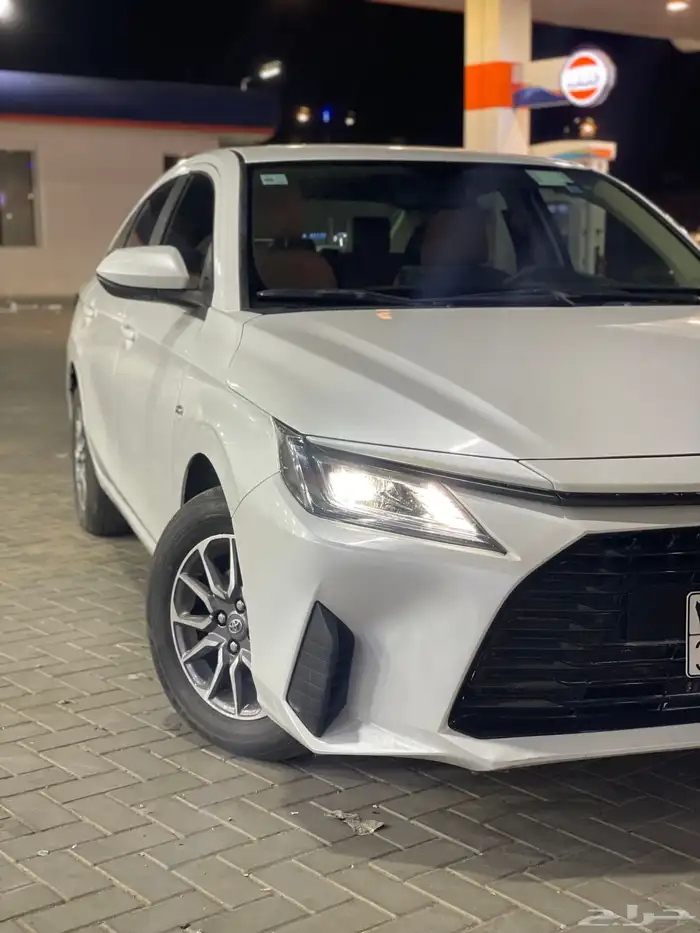 للبيع تويوتا يارس 2024 10