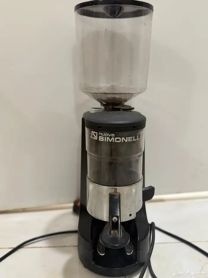ماكينة قهوة bezzera ايطالية و مطحنة نوفا سيمونيلي 1