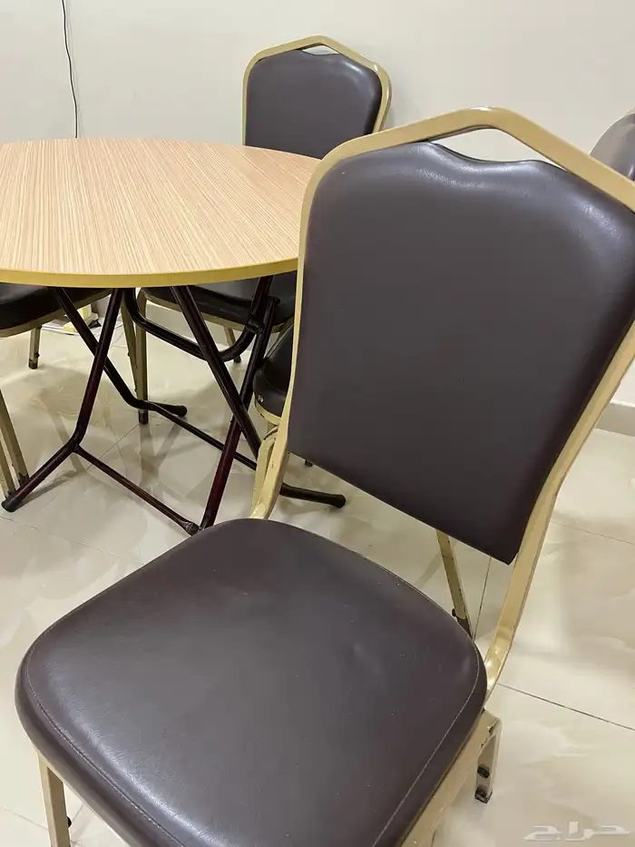 طاوله مع 5 كراسي وفرشه 4X3 1